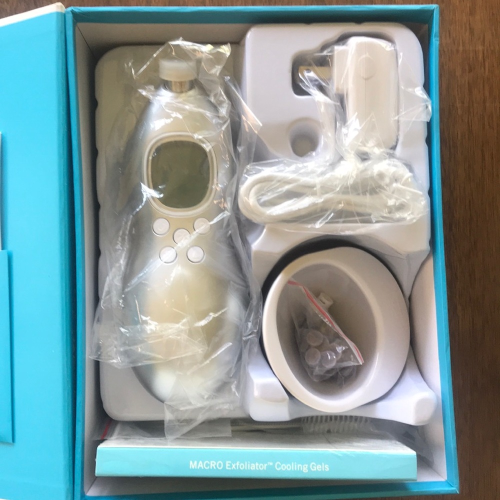 NWT Rodan and Fields macro exfoliator